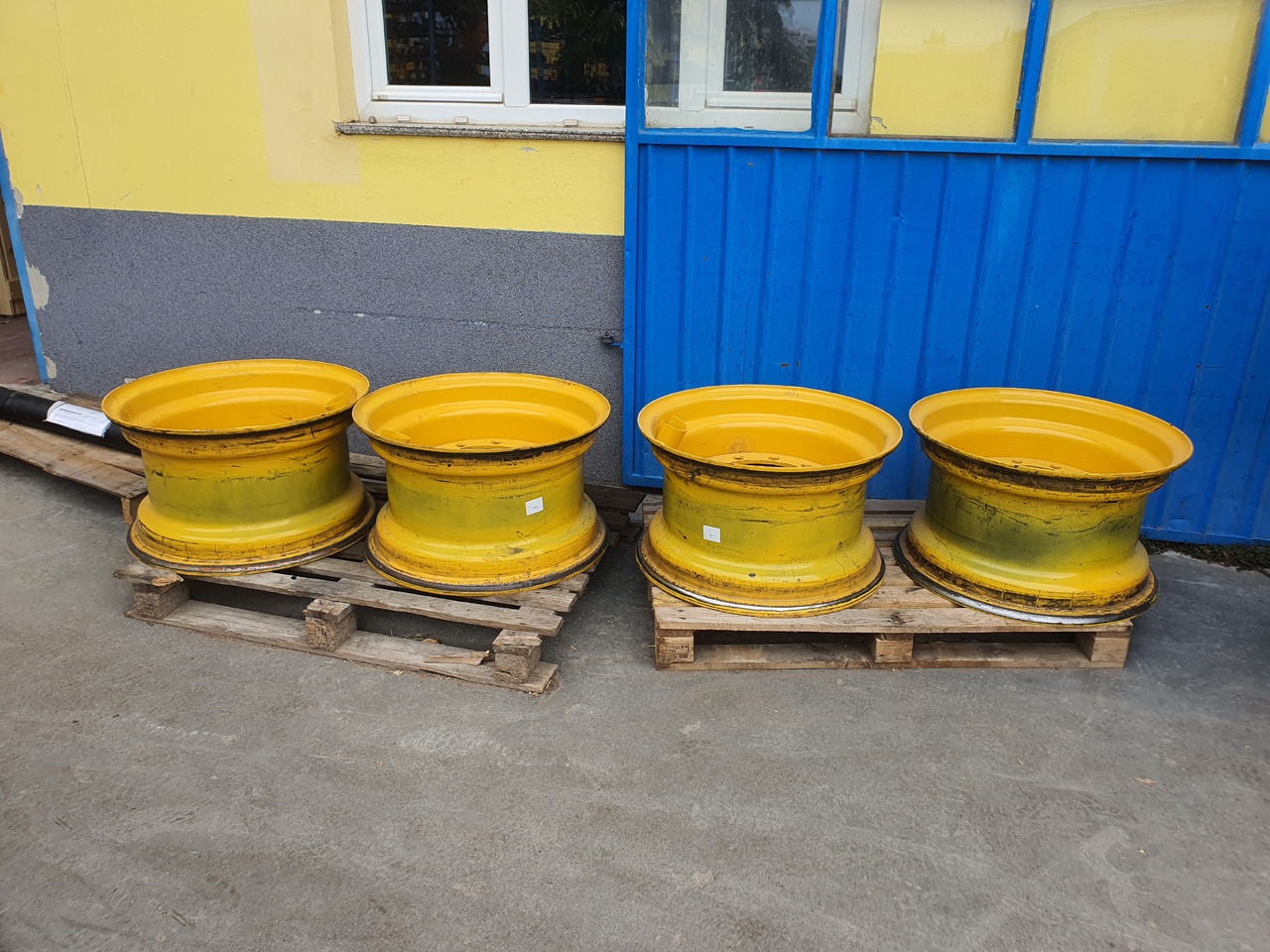 VOLVO Rims for wheel loaders Volvo L45, L50 - Rim for Wheel loader: picture 1 VOLVO Rims for wheel loaders Volvo L45, L50 - Rim for Wheel loader: picture 1
