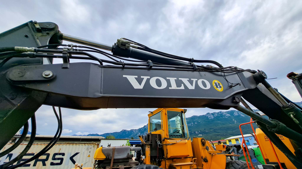 Volvo boom arm 14693314   Volvo EWR150E - Boom for Excavator: picture 2 Volvo boom arm 14693314   Volvo EWR150E - Boom for Excavator: picture 2