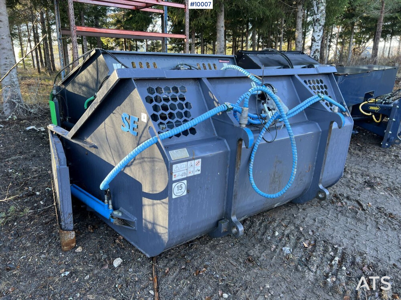 Bucket SE Equipment - Loader bucket: picture 2 Bucket SE Equipment - Loader bucket: picture 2