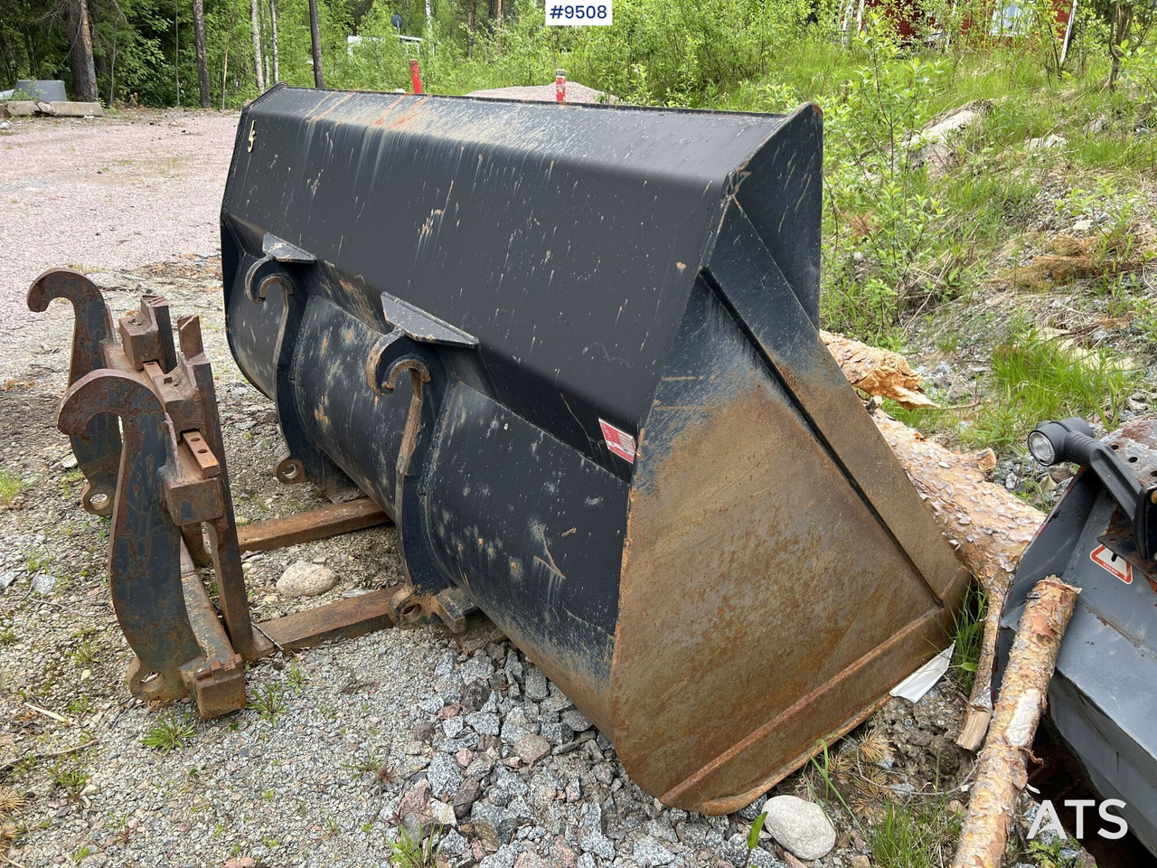 Bucket with Large BM - Loader bucket: picture 4 Bucket with Large BM - Loader bucket: picture 4
