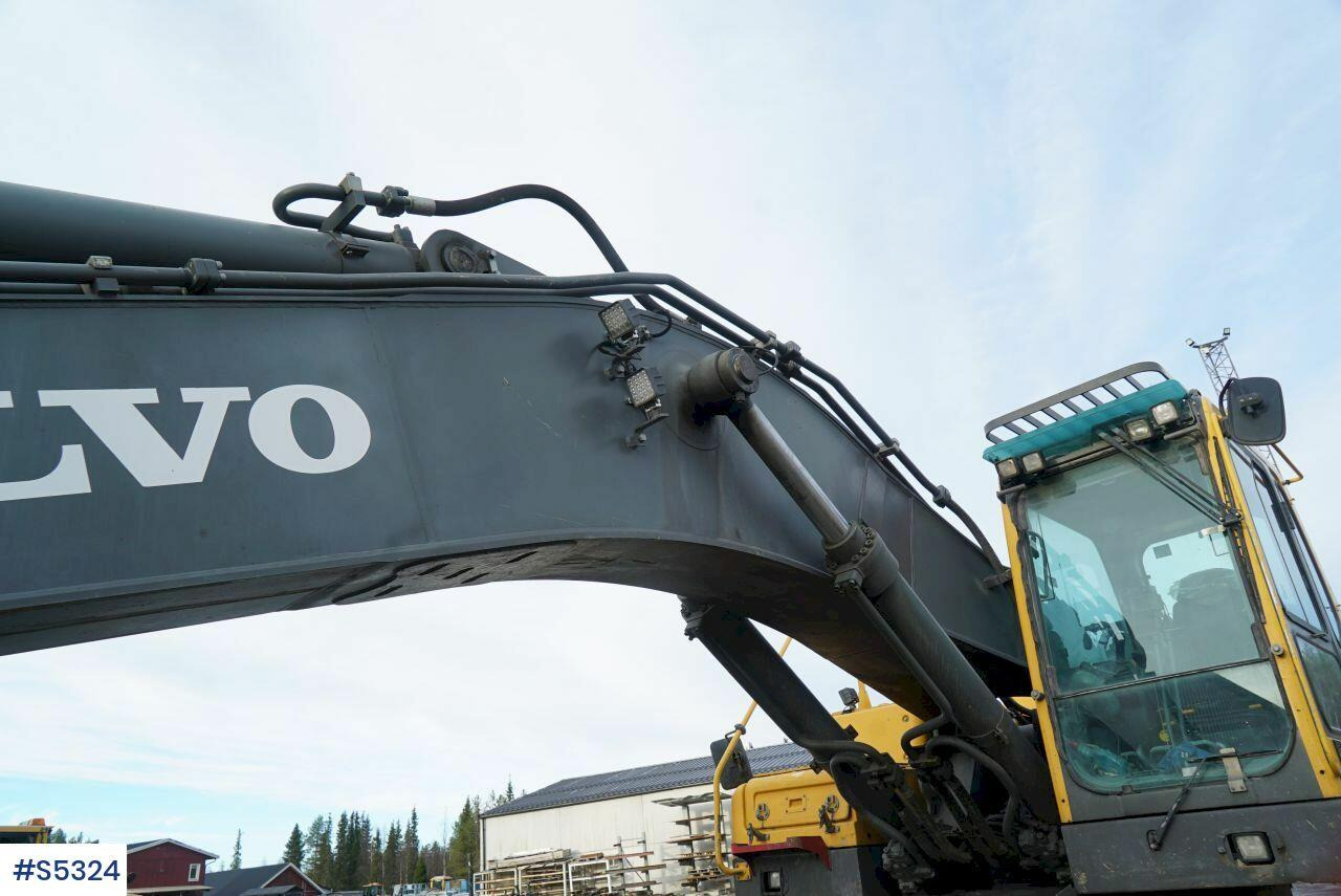 Excavator EXCAVATOR Volvo EC460BLC  WITH BUCKET: picture 13