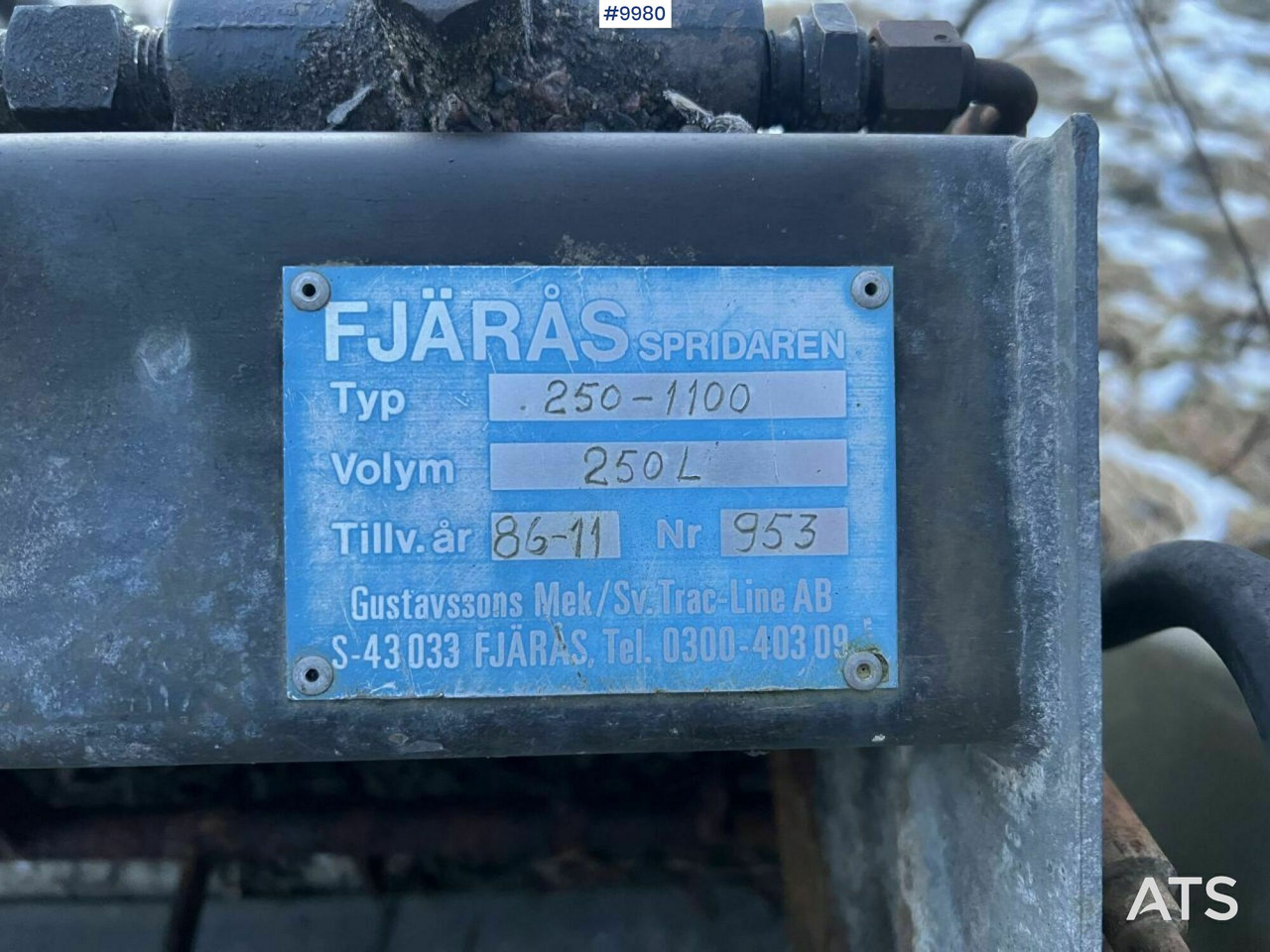 Fjaras sand spreader 250L - Sand/ Salt spreader: picture 3 Fjaras sand spreader 250L - Sand/ Salt spreader: picture 3