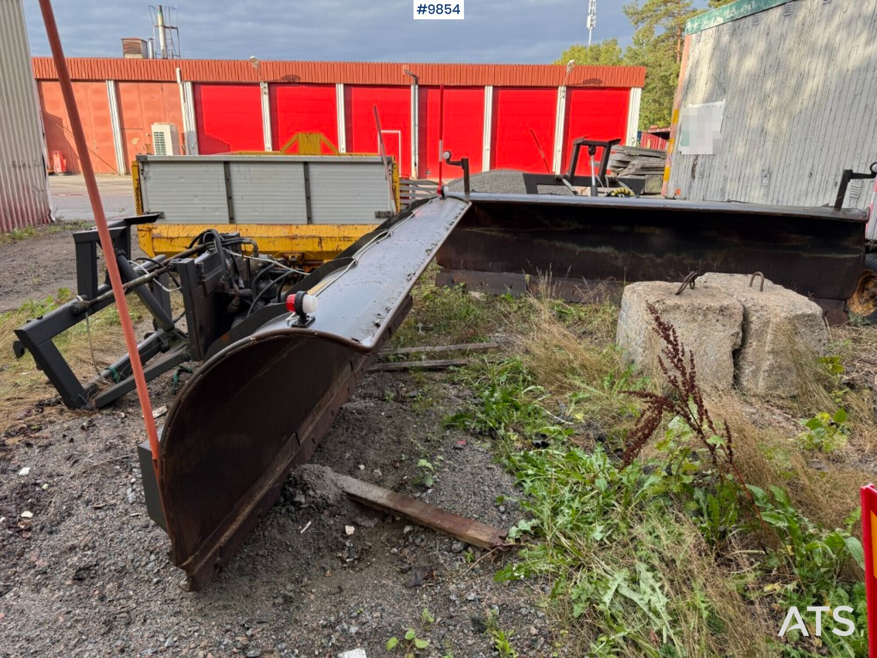 Front plows UNI-VÄG UV-360 - Snow plough: picture 1 Front plows UNI-VÄG UV-360 - Snow plough: picture 1