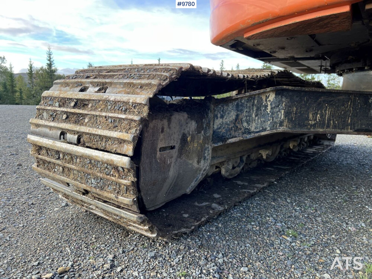 Crawler excavator Hitachi ZX 225 US LC-L with excavation system and attachments: picture 19