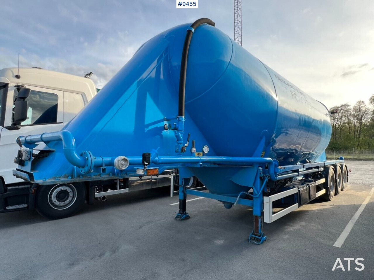 INTERCONSULT Bulk trailer - Silo semi-trailer: picture 1 INTERCONSULT Bulk trailer - Silo semi-trailer: picture 1