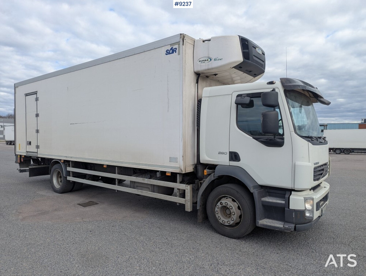 Refrigerated Box truck Volvo FL 260 4X2 with tail lift (SEE VIDEO) - Refrigerated truck: picture 2 Refrigerated Box truck Volvo FL 260 4X2 with tail lift (SEE VIDEO) - Refrigerated truck: picture 2
