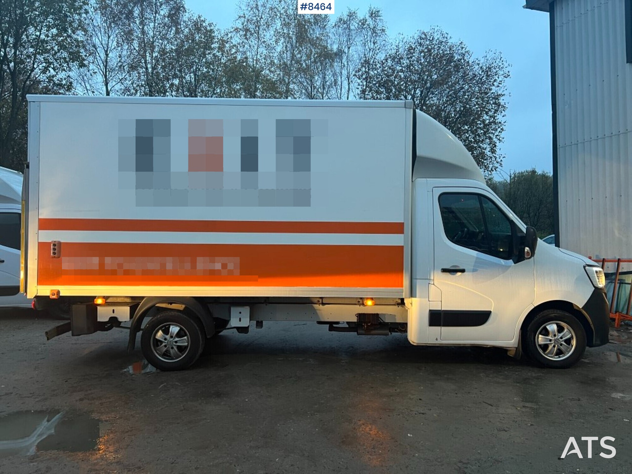Renault master with tail lift - Closed box van: picture 2 Renault master with tail lift - Closed box van: picture 2