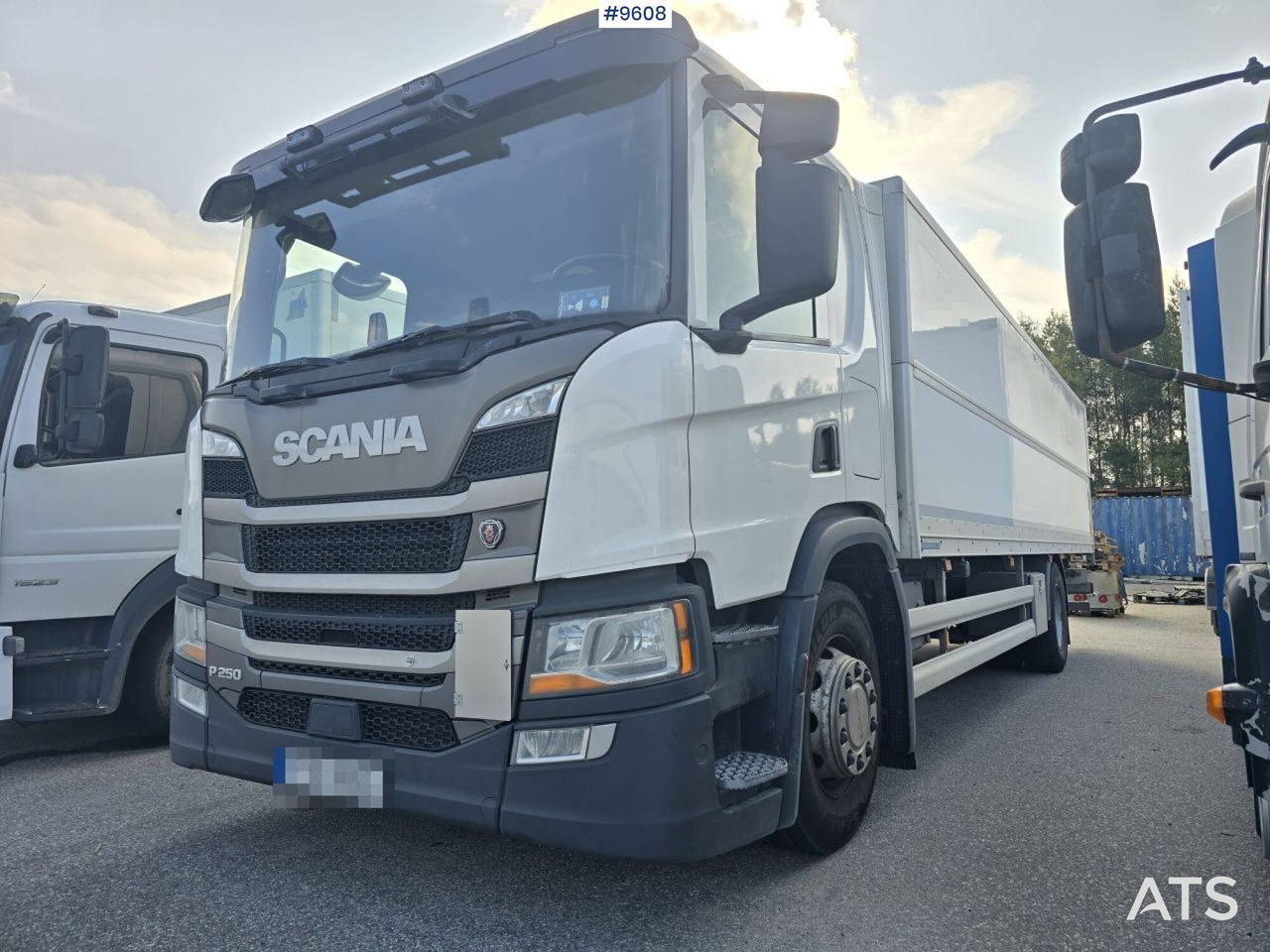 Scania P250 Liftable and lowerable body - Box truck: picture 1 Scania P250 Liftable and lowerable body - Box truck: picture 1