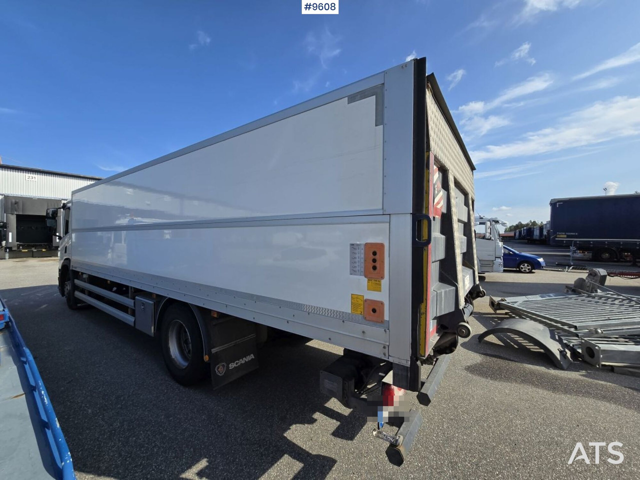 Scania P250 Liftable and lowerable body - Box truck: picture 4 Scania P250 Liftable and lowerable body - Box truck: picture 4