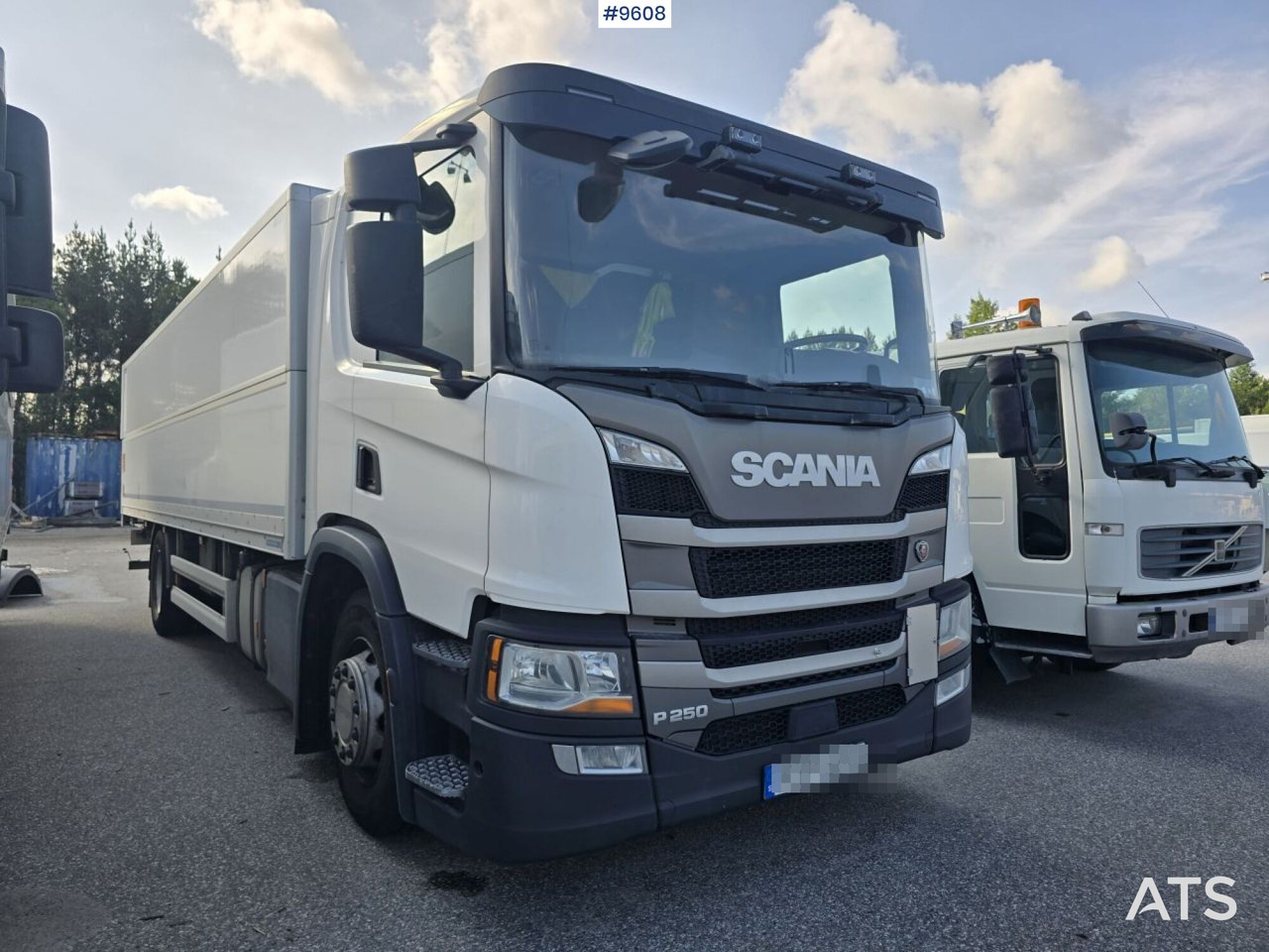 Scania P250 Liftable and lowerable body - Box truck: picture 2 Scania P250 Liftable and lowerable body - Box truck: picture 2