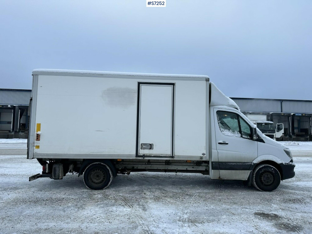 Sprinter box truck Mercedes Benz with Tailgate lift - Closed box van: picture 1 Sprinter box truck Mercedes Benz with Tailgate lift - Closed box van: picture 1