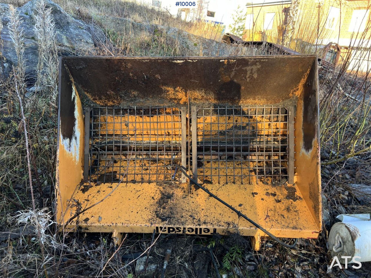 Tellefsdal sand spreader bucket - Sand/ Salt spreader: picture 2 Tellefsdal sand spreader bucket - Sand/ Salt spreader: picture 2