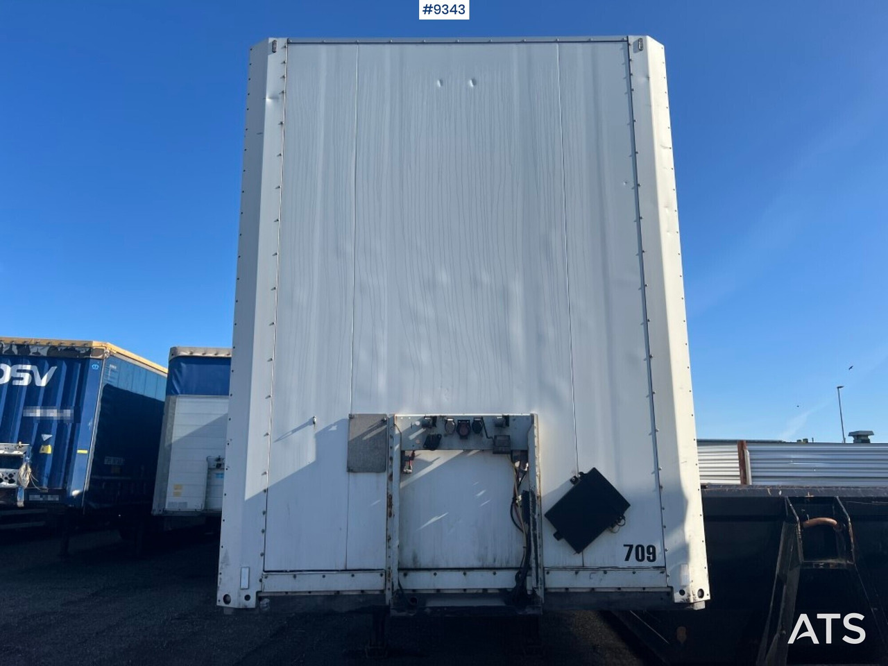 Trailer- SCHMITZ CARGOBULL - Closed box semi-trailer: picture 2 Trailer- SCHMITZ CARGOBULL - Closed box semi-trailer: picture 2