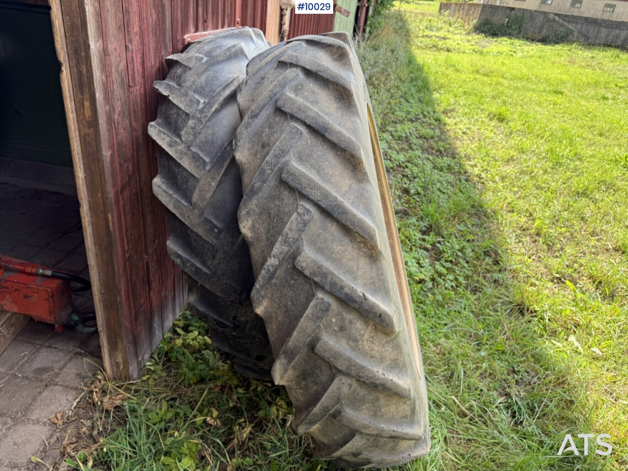 Traktordäck med ringar Goodyear 13.6-38 (4,500:- ex moms) - Wheel and tire package for Farm tractor: picture 3 Traktordäck med ringar Goodyear 13.6-38 (4,500:- ex moms) - Wheel and tire package for Farm tractor: picture 3