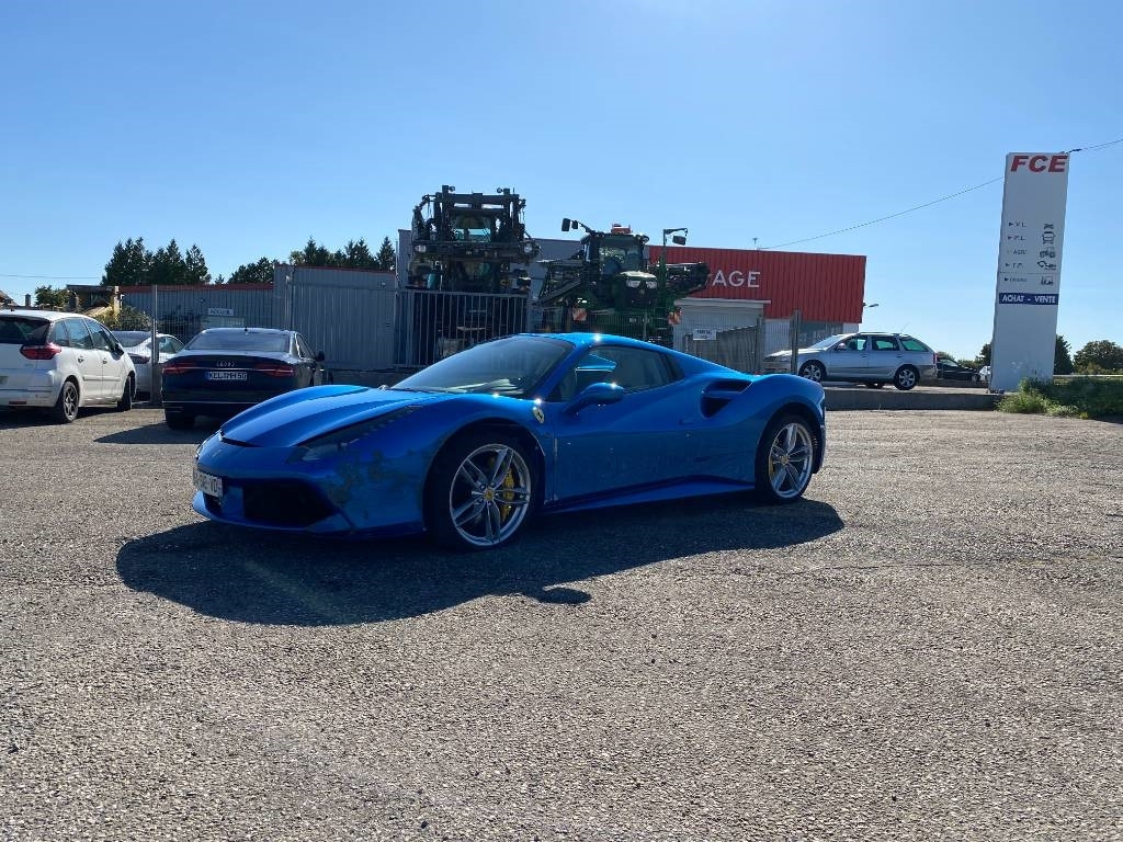 Ferrari 488 SPIDER -Carte Grise Française endommagé - Car: picture 2 Ferrari 488 SPIDER -Carte Grise Française endommagé - Car: picture 2