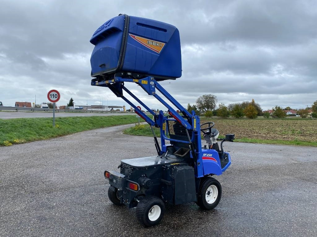 Lawn mower Iseki SF 235F 1er Main endommagée: picture 6 Lawn mower Iseki SF 235F 1er Main endommagée: picture 6