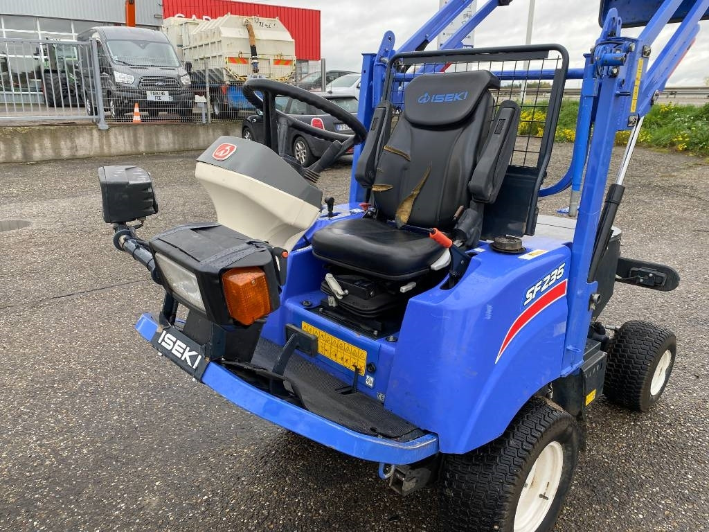 Lawn mower Iseki SF 235F 1er Main endommagée: picture 24 Lawn mower Iseki SF 235F 1er Main endommagée: picture 24