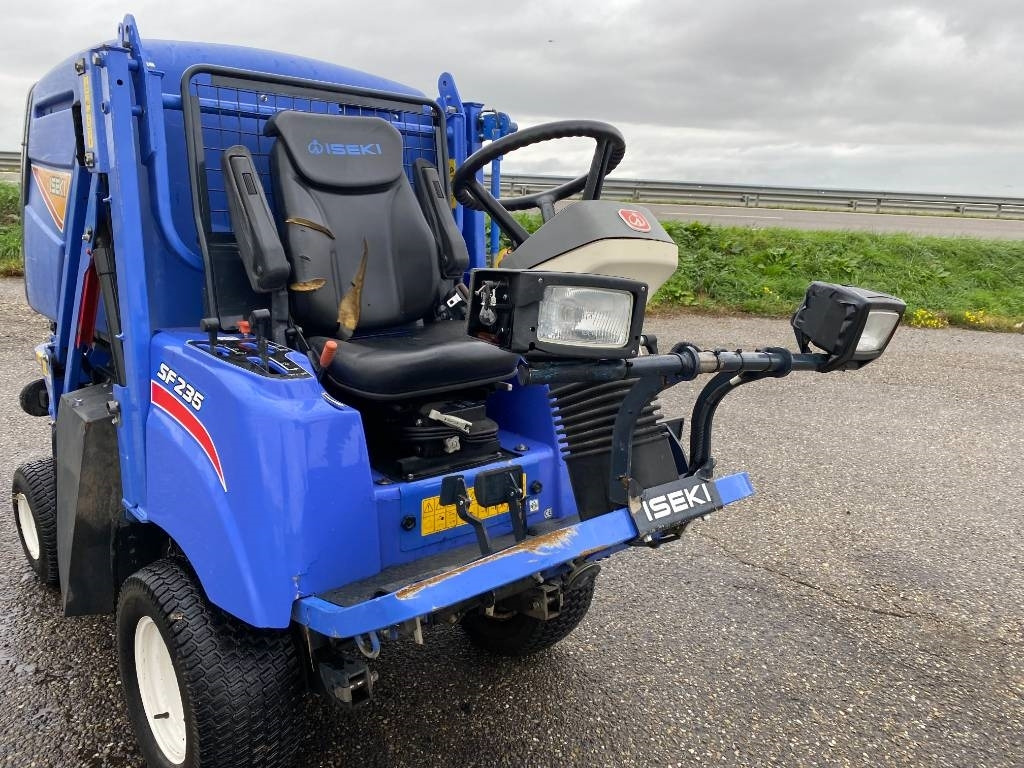 Lawn mower Iseki SF 235F 1er Main endommagée: picture 45 Lawn mower Iseki SF 235F 1er Main endommagée: picture 45