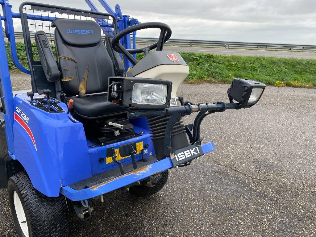 Lawn mower Iseki SF 235F 1er Main endommagée: picture 10 Lawn mower Iseki SF 235F 1er Main endommagée: picture 10