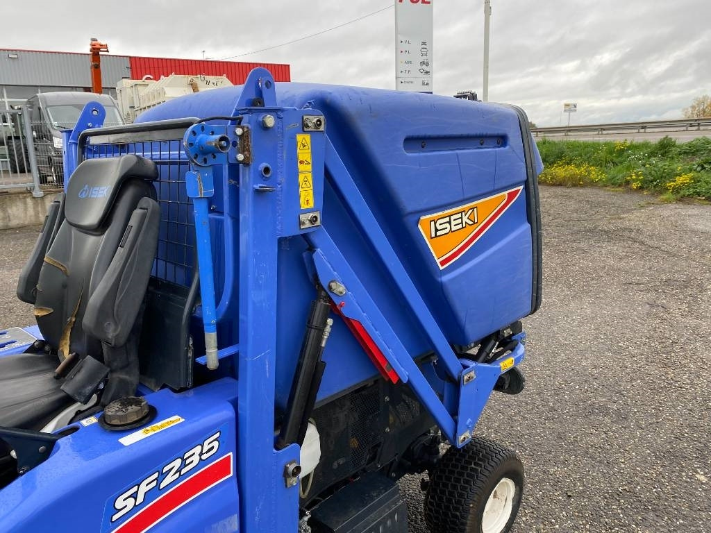 Lawn mower Iseki SF 235F 1er Main endommagée: picture 32 Lawn mower Iseki SF 235F 1er Main endommagée: picture 32