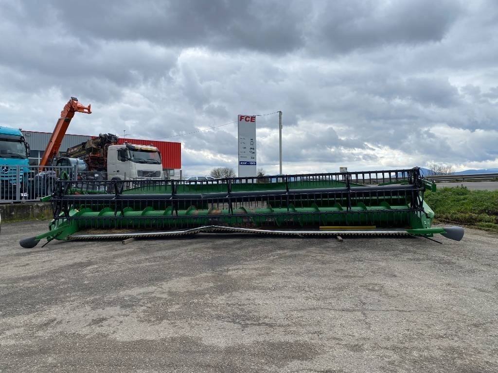 John Deere 730 X Origine Françaises endommagée - Harvester attachment: picture 2 John Deere 730 X Origine Françaises endommagée - Harvester attachment: picture 2