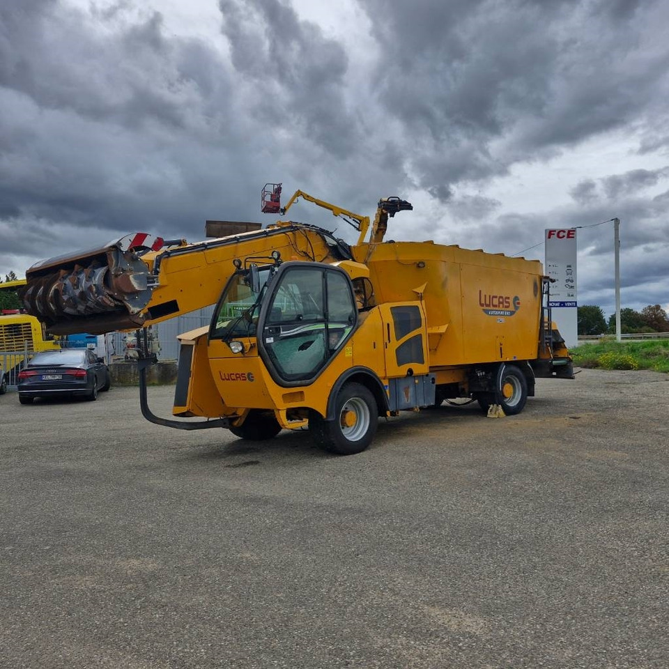 Lucas Autospire G240 - Forage mixer wagon: picture 3 Lucas Autospire G240 - Forage mixer wagon: picture 3