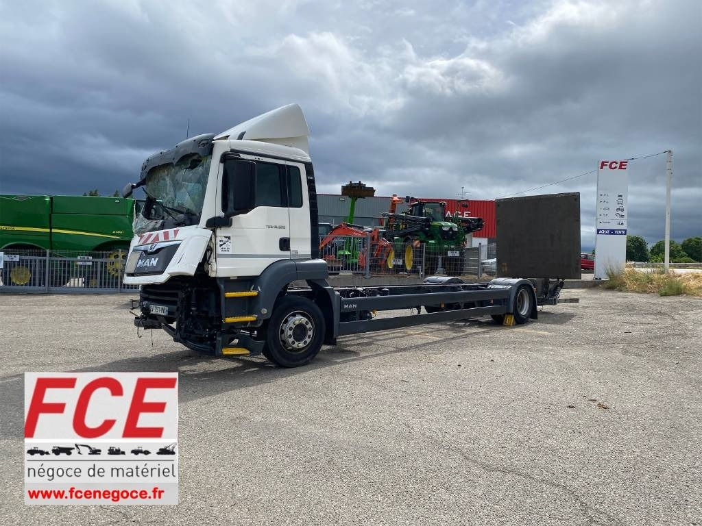MAN TGS 18.320 *VENDU SANS MOTEUR NI BOITE DE VITESSE* - Cab chassis truck: picture 1 MAN TGS 18.320 *VENDU SANS MOTEUR NI BOITE DE VITESSE* - Cab chassis truck: picture 1