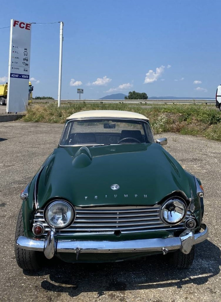 Triumph TR4-A + Hard Top / OldTimer endommagé - Car: picture 2 Triumph TR4-A + Hard Top / OldTimer endommagé - Car: picture 2