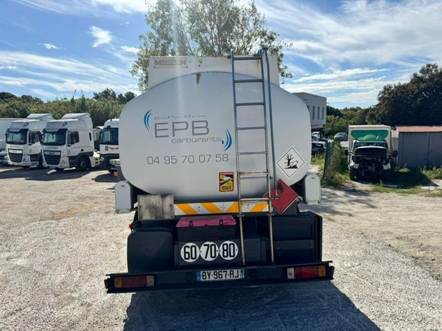 Renault MIDLUM 210 CITERNE MERCERON 11000 L 4 COMPARTIMENTS - Tanker truck: picture 3 Renault MIDLUM 210 CITERNE MERCERON 11000 L 4 COMPARTIMENTS - Tanker truck: picture 3