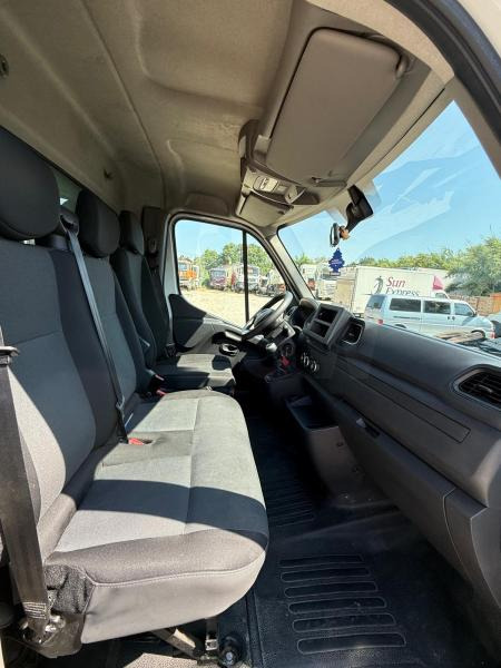 Renault Master 2.5 DCI 150 - Closed box van: picture 5 Renault Master 2.5 DCI 150 - Closed box van: picture 5