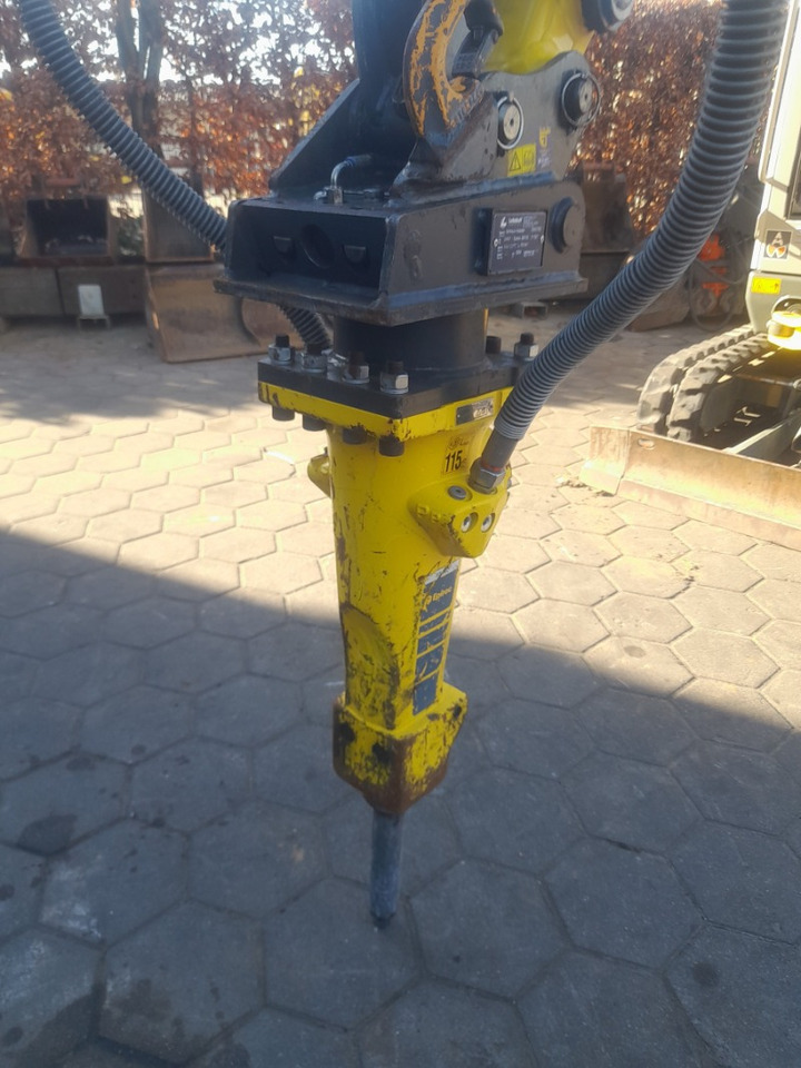 Atlas Copco SB102 - Hydraulic hammer: picture 2 Atlas Copco SB102 - Hydraulic hammer: picture 2