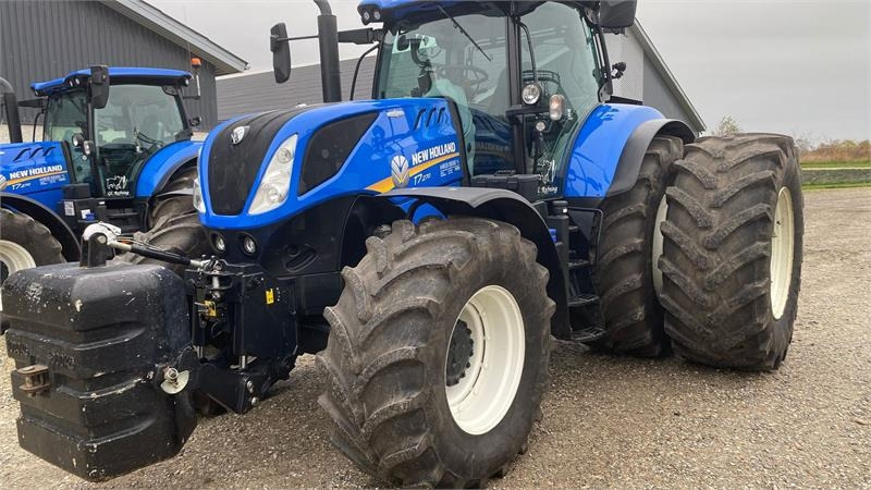 New Holland T7.270 AutoCommand T7.270 - Farm tractor: picture 2 New Holland T7.270 AutoCommand T7.270 - Farm tractor: picture 2