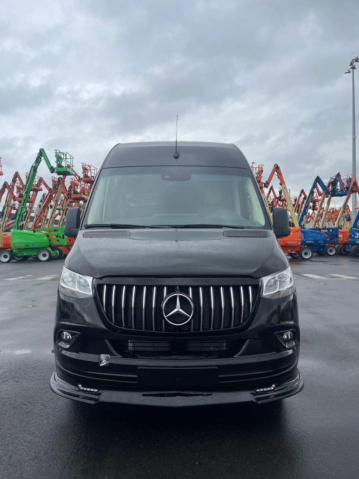 Mercedes Sprinter 519 CDI 2.2L Diesel Automatic VIP - Minibus, People carrier: picture 2 Mercedes Sprinter 519 CDI 2.2L Diesel Automatic VIP - Minibus, People carrier: picture 2