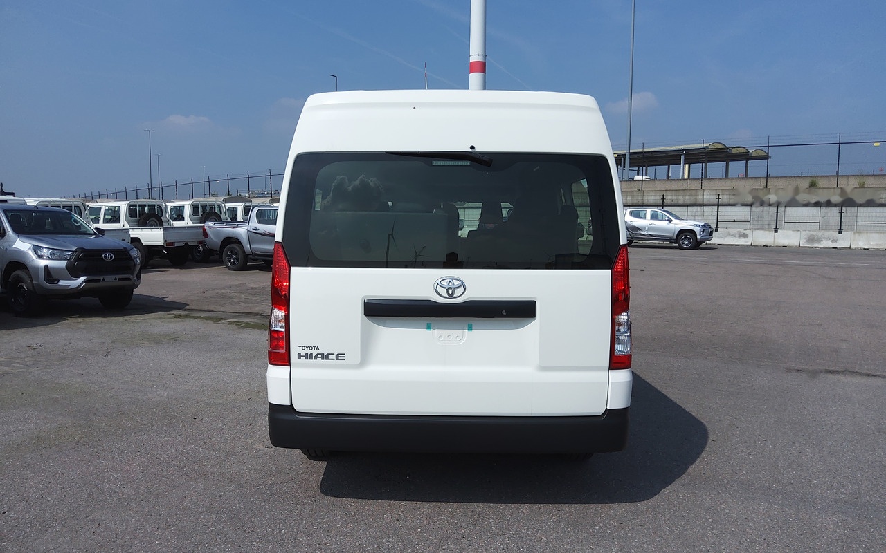 Toyota Hiace HIGH ROOF / TOIT HAUT 2.8L Diesel Manual base - Minibus, People carrier: picture 2 Toyota Hiace HIGH ROOF / TOIT HAUT 2.8L Diesel Manual base - Minibus, People carrier: picture 2