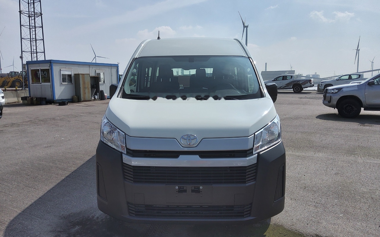 Toyota Hiace HIGH ROOF / TOIT HAUT 2.8L Diesel Manual base - Minibus, People carrier: picture 5 Toyota Hiace HIGH ROOF / TOIT HAUT 2.8L Diesel Manual base - Minibus, People carrier: picture 5
