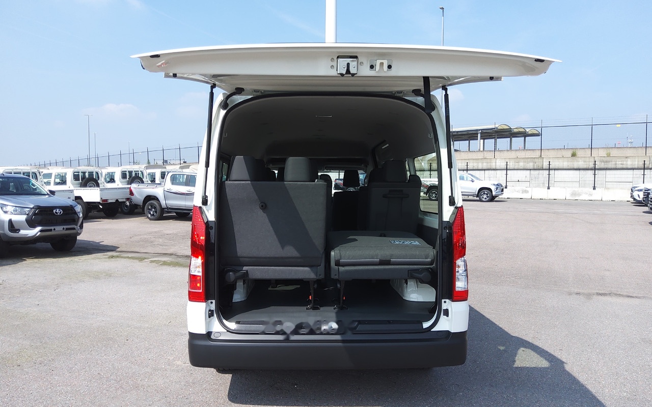New Minibus, People carrier Toyota Hiace HIGH ROOF / TOIT HAUT 2.8L Diesel Manual base: picture 12