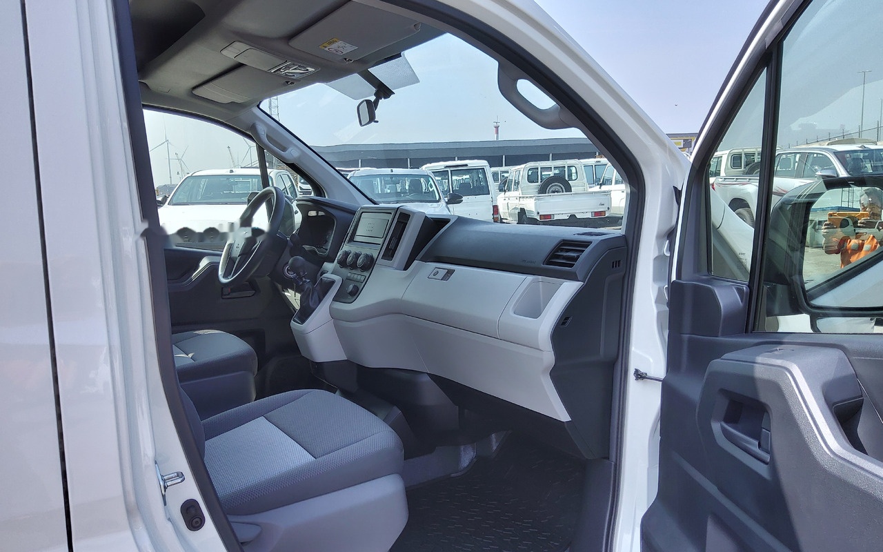 New Minibus, People carrier Toyota Hiace HIGH ROOF / TOIT HAUT 2.8L Diesel Manual base: picture 9