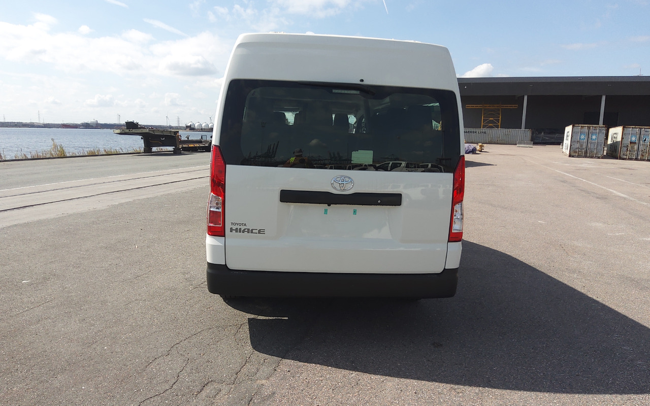 Toyota Hiace HIGH ROOF / TOIT HAUT 3.5L Petrol Manual - Minibus, People carrier: picture 4 Toyota Hiace HIGH ROOF / TOIT HAUT 3.5L Petrol Manual - Minibus, People carrier: picture 4