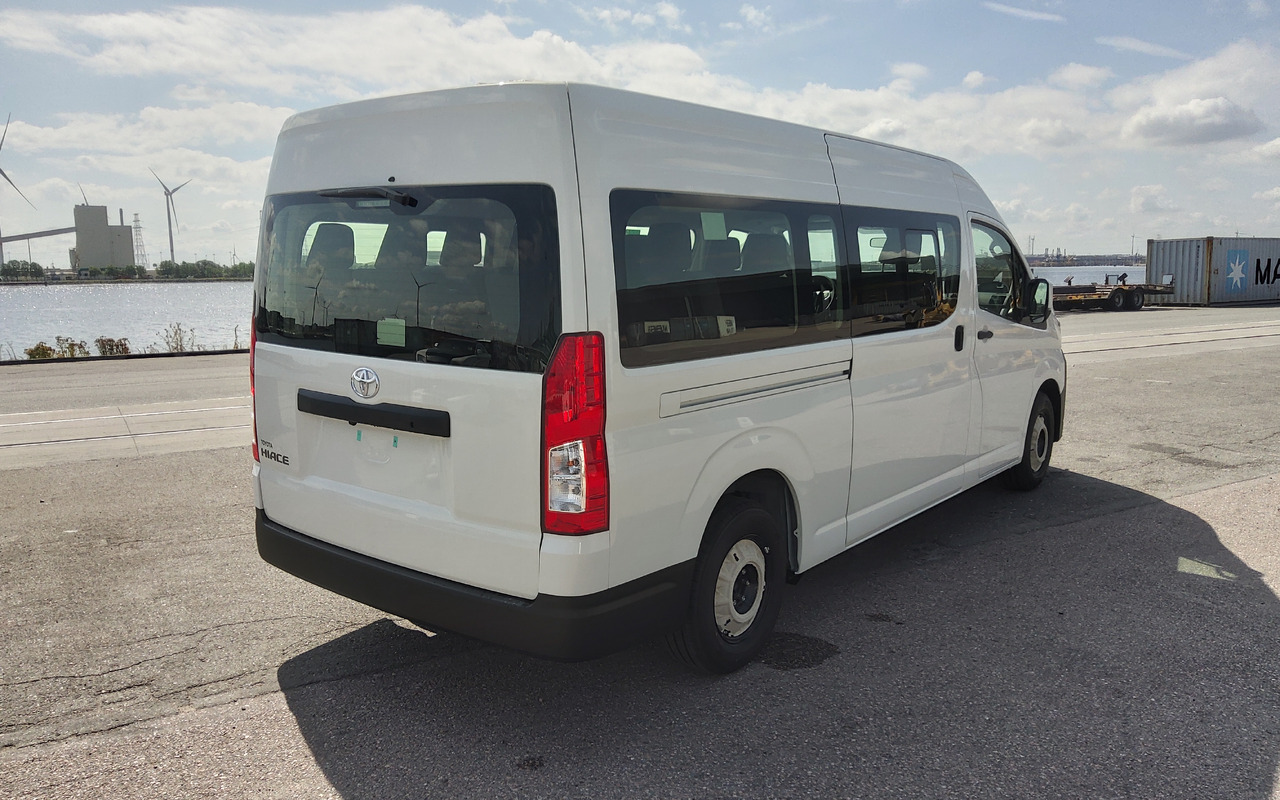 Toyota Hiace HIGH ROOF / TOIT HAUT 3.5L Petrol Manual - Minibus, People carrier: picture 5 Toyota Hiace HIGH ROOF / TOIT HAUT 3.5L Petrol Manual - Minibus, People carrier: picture 5