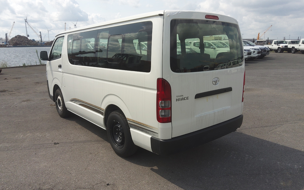 Toyota Hiace STANDARD ROOF 2.5L Diesel Manual - Minibus, People carrier: picture 4 Toyota Hiace STANDARD ROOF 2.5L Diesel Manual - Minibus, People carrier: picture 4