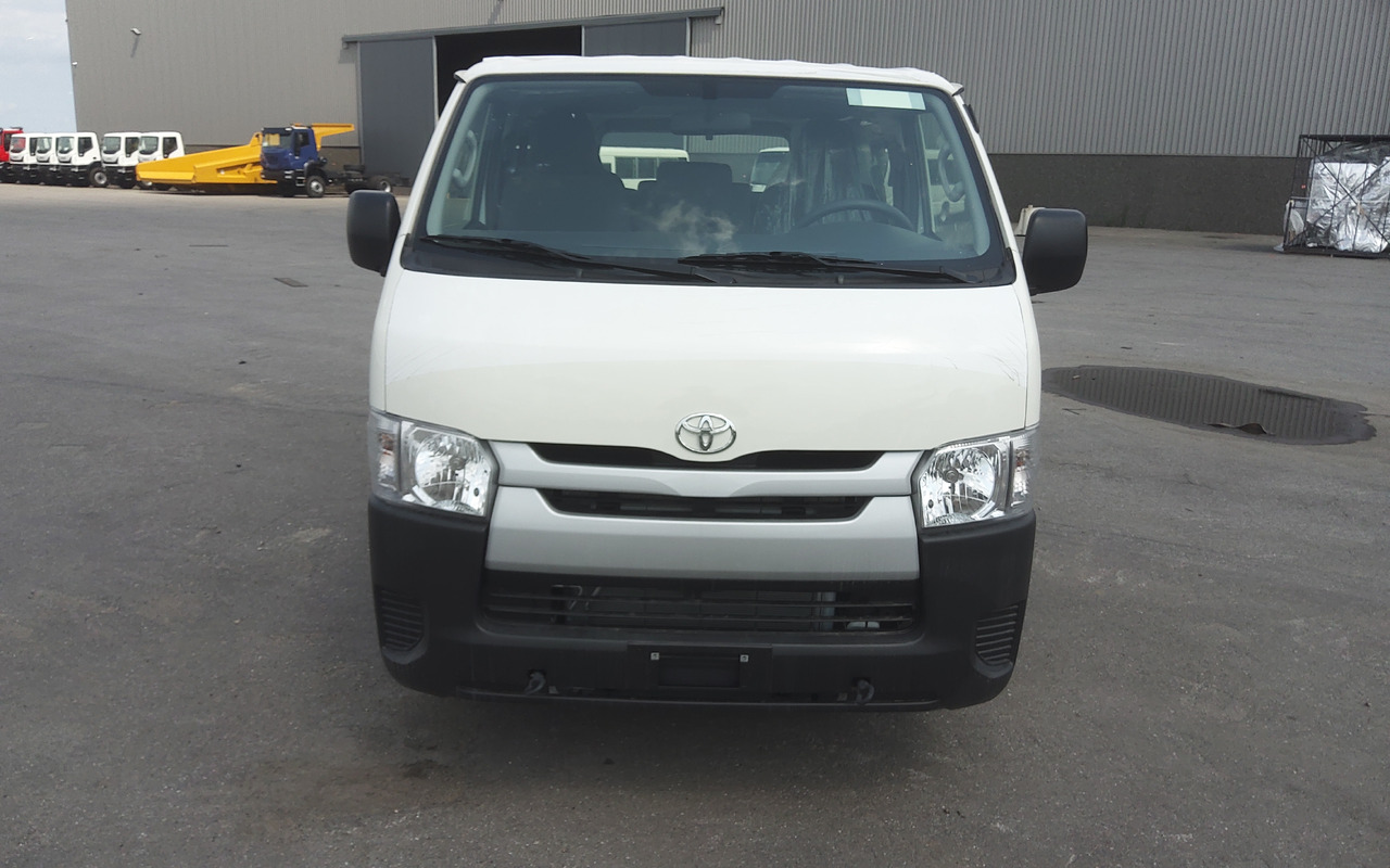 Toyota Hiace STANDARD ROOF 2.5L Diesel Manual - Minibus, People carrier: picture 2 Toyota Hiace STANDARD ROOF 2.5L Diesel Manual - Minibus, People carrier: picture 2
