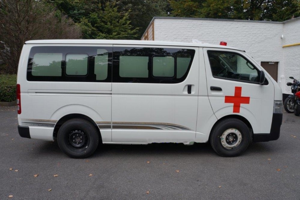 Toyota Hiace STANDARD ROOF ambulance 2.5L Diesel Manual - Minibus, People carrier: picture 3 Toyota Hiace STANDARD ROOF ambulance 2.5L Diesel Manual - Minibus, People carrier: picture 3