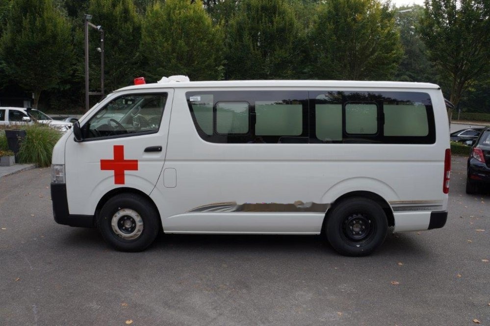 Toyota Hiace STANDARD ROOF ambulance 2.5L Diesel Manual - Minibus, People carrier: picture 2 Toyota Hiace STANDARD ROOF ambulance 2.5L Diesel Manual - Minibus, People carrier: picture 2