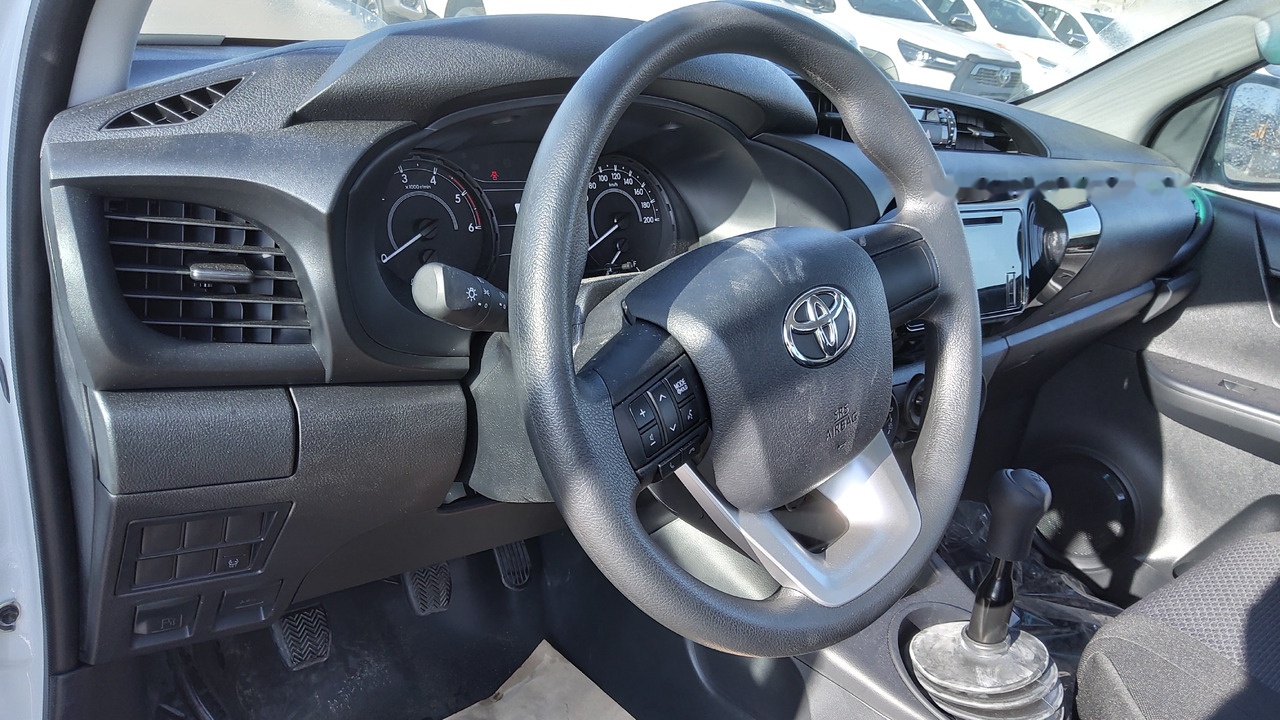 Pickup truck Toyota Hilux / Revo Pick-up single Cab pack security 2.4L Turbo Diesel Manual: picture 12