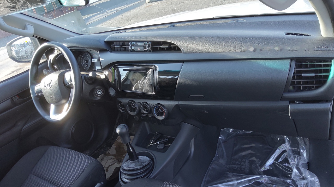 Pickup truck Toyota Hilux / Revo Pick-up single Cab pack security 2.4L Turbo Diesel Manual: picture 10