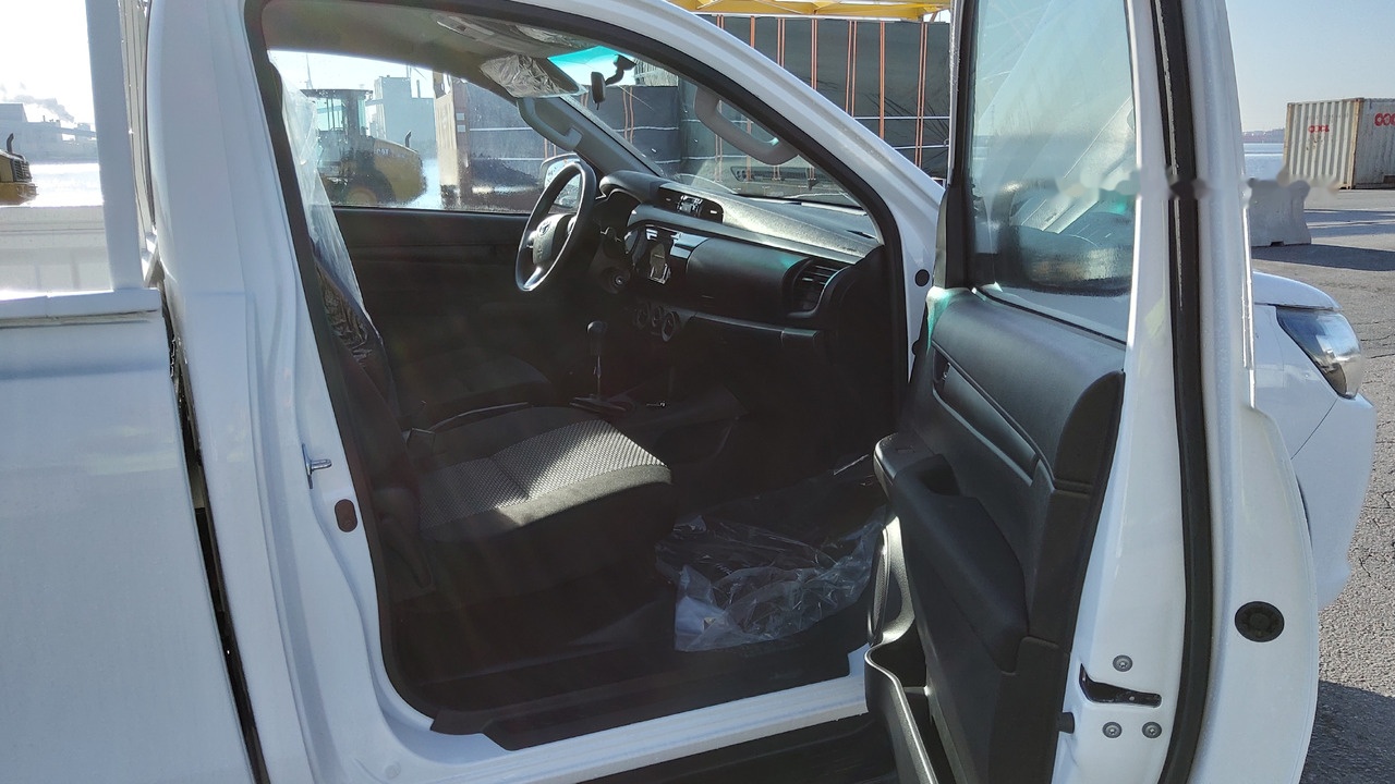 Pickup truck Toyota Hilux / Revo Pick-up single Cab pack security 2.4L Turbo Diesel Manual: picture 9