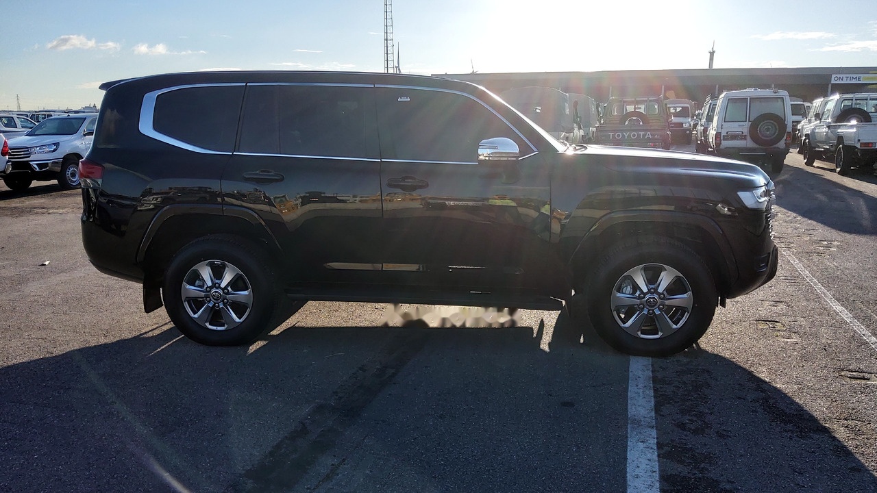 Toyota Land Cruiser 300 V6 VX 7 SEATERS / PLACES 3.5L Petrol Automatic VXVHO - Car: picture 3 Toyota Land Cruiser 300 V6 VX 7 SEATERS / PLACES 3.5L Petrol Automatic VXVHO - Car: picture 3