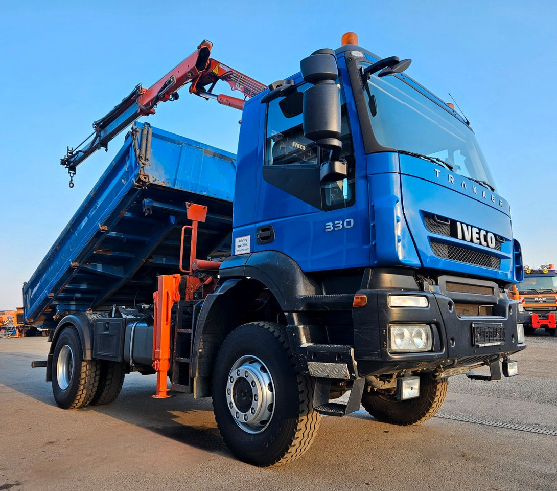 Iveco Trakker 190T33 4x4 Euro5 Kran Atlas 120.2E Funk - Tipper, Crane truck: picture 1 Iveco Trakker 190T33 4x4 Euro5 Kran Atlas 120.2E Funk - Tipper, Crane truck: picture 1