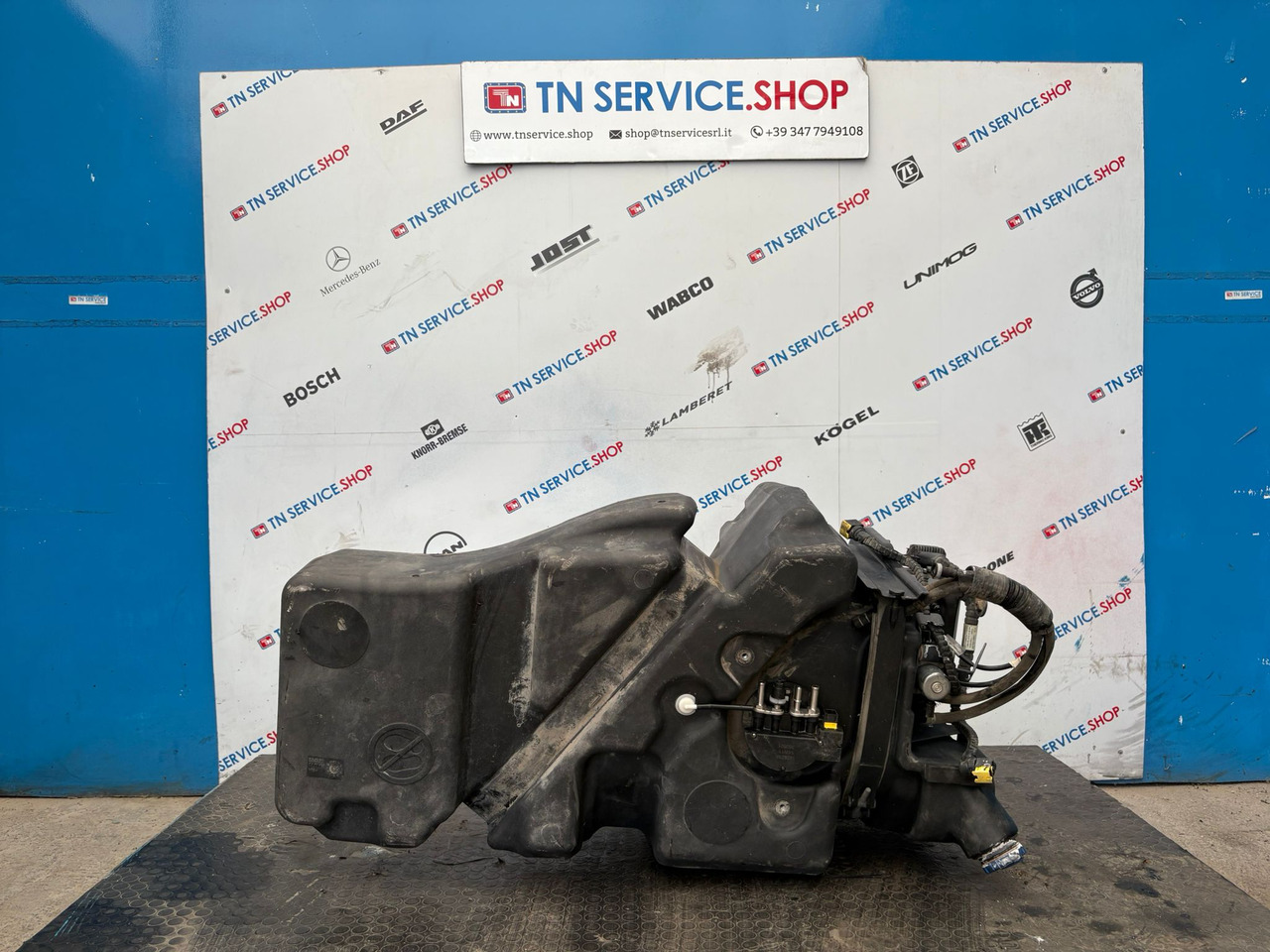 Serbatoio AdBlue DAF - AdBlue tank for Truck: picture 1 Serbatoio AdBlue DAF - AdBlue tank for Truck: picture 1