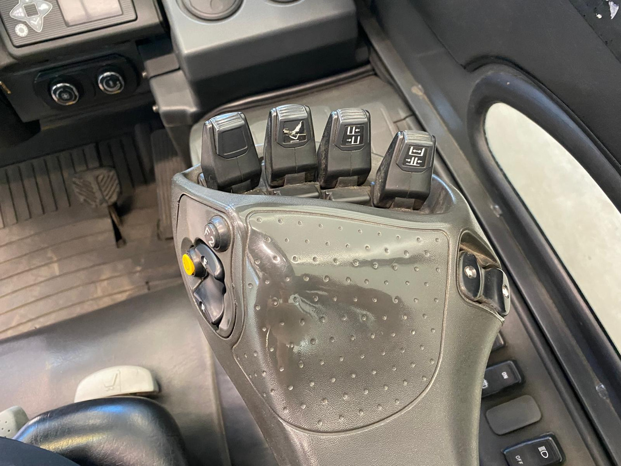 Electric forklift Unicarriers A2N1L16Q: picture 9 Electric forklift Unicarriers A2N1L16Q: picture 9